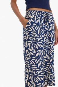 DeFacto High Waist Crop Fit Patterned Viscose Capri - Image 4