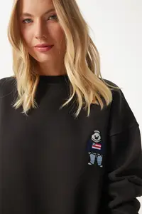 Happiness İstanbul Women's Black Embroidered Coat of Arms Oversized Sweatshirt - Image 3
