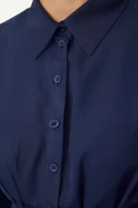 TRENDYOLMİLLA Dark Navy Fitted/Bele Oturan Weaving Shirt - Image 4