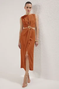 TRENDYOLMİLLA Burgundy A Cut Waist Low-cut and Accessory Detailed Maxi Weaving Crepe her dress - Image 2