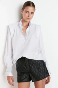 TRENDYOLMİLLA X Sagaza Studio White Ruffle Detailed Weaving Poplin Shirt
