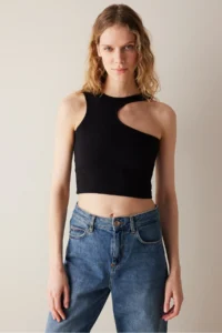 Penti Asymmetric Yaka Black Short Top - Image 2