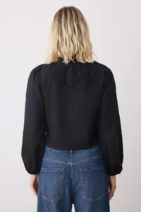 TRENDYOLMİLLA Black Boho Guipure Collar Detailed Lightweight Crop Shirt - Image 5