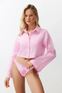 TRENDYOLMİLLA Pink Weaving 100% Cotton Beach Crop Shirt - Image 3