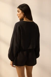 TRENDYOLMİLLA Black Weaving Binding Detailed 100% Linen Beach Crop Shirt - Image 4