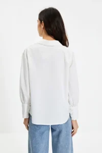 TRENDYOLMİLLA Ecru buttoned Cotton Wide Cuff Detailed Oversized Weaving Shirt - Image 5