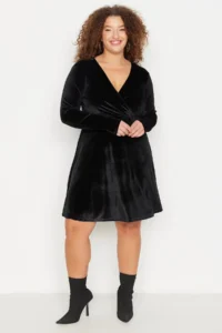 Trendyol Curve Black Double breasted Yaka Velvet Knitting Dress - Image 2