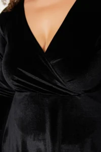 Trendyol Curve Black Double breasted Yaka Velvet Knitting Dress - Image 5