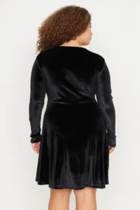 Trendyol Curve Black Double breasted Yaka Velvet Knitting Dress - Image 6