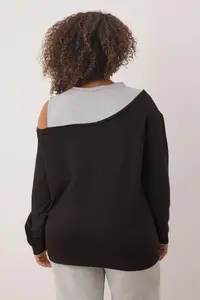 Trendyol Curve Black Crew Neck Omuz Detailed Thin Knitting Plus Size Sweatshirt - Image 4