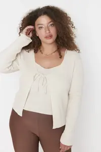 Trendyol Curve Beige V-neck Binding Detailed Thin Knitwear Cardigan&Tank Top Set - Image 5