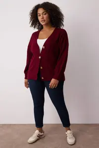 Trendyol Curve Burgundy Hair Knitting Detailed V-neck buttoned Knitwear Cardigan - Image 2