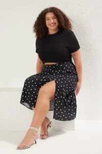 Trendyol Curve Black Heart Patterned Slit Unlined Midi/Middle Size Viscose Weaving Skirt - Image 2