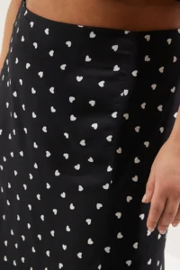 Trendyol Curve Black Heart Patterned Slit Unlined Midi/Middle Size Viscose Weaving Skirt - Image 4