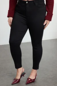 Trendyol Curve Black High Waist skinny Leg Flexible Plus Size skinny jeans - Image 4
