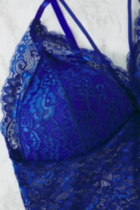 Trendyol Curve Saks Blue Piped Thin Flexible Lace Plus Size Bustier with Sponge Pad - Image 3