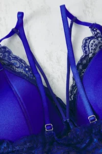 Trendyol Curve Saks Blue Piped Thin Flexible Lace Plus Size Bustier with Sponge Pad - Image 4