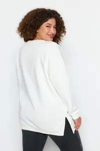 Trendyol Curve Ecru Thick Fleece Inside Slit Oversized/Large Cut Knitting Plus Size Sweatshirt - Image 5