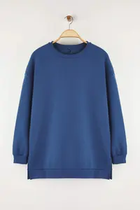 Trendyol Curve Indigo Thick Slit Oversized/Large Cut Knitting Plus Size Sweatshirt - Image 5