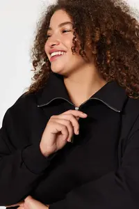Trendyol Curve Black Thick Zippered Knitting Plus Size Sweatshirt with Fleece Inside - Image 3