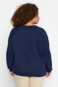 Trendyol Curve Navy Blue Thick Embroidery Detailed Knitting Plus Size Sweatshirt - Image 5