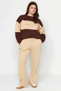 Trendyol Curve Brown Thick Embroidery Detailed Knitting Plus Size Sweatshirt - Image 2