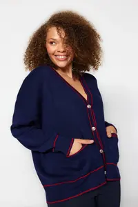 Trendyol Curve Navy Blue-Red Stripe Detailed Knitwear Cardigan - Image 6