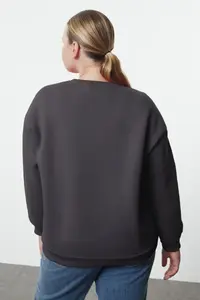 Trendyol Curve Anthracite Oversized/Large Cut Basic Crew Neck Thick/Fleece-lined Knitting Sweatshirt - Image 4
