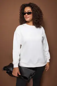 Trendyol Curve White Oversized/Large Cut Basic Crew Neck Thick/Fleece-lined Knitting Sweatshirt - Image 2
