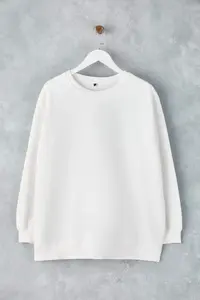 Trendyol Curve White Oversized/Large Cut Basic Crew Neck Thick/Fleece-lined Knitting Sweatshirt - Image 5