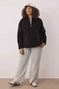 Trendyol Curve Black Thick Fleece Hooded and Zippered Oversized Knitting Plus Size Sweatshirt - Image 2