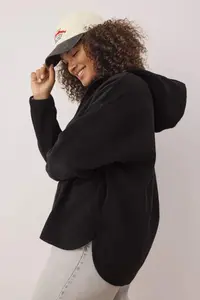 Trendyol Curve Black Thick Fleece Hooded and Zippered Oversized Knitting Plus Size Sweatshirt - Image 3
