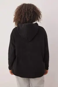 Trendyol Curve Black Thick Fleece Hooded and Zippered Oversized Knitting Plus Size Sweatshirt - Image 5