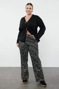 Trendyol Curve Black V-neck Cutout Detailed Knitwear Cardigan - Image 2