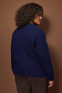 Trendyol Curve Navy Blue Zippered Crew Neck Knitwear Cardigan - Image 4