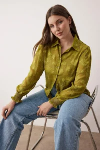 Trendyol Curve Green Floral Kol Ucu Gipelli Transparan Weaving Plus Size Shirt - Image 2