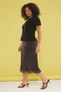 Trendyol Curve Khaki A- Line Leopard Patterned Tulle Knitting Plus Size Skirt - Image 2