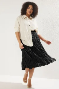 Trendyol Curve Black Wrinkled Look Weaving Midi Plus Size Skirt - Image 3