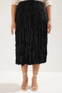 Trendyol Curve Black Wrinkled Look Weaving Midi Plus Size Skirt - Image 4