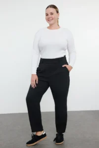 Trendyol Curve Black High Waist Straigt Fit plus size jeans - Image 2