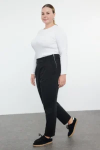 Trendyol Curve Black High Waist Straigt Fit plus size jeans - Image 3