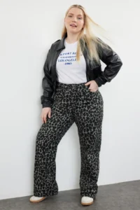 Trendyol Curve Anthracite High Waist Leopard Patterned Straight Fit plus size jeans - Image 2