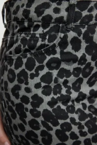 Trendyol Curve Anthracite High Waist Leopard Patterned Straight Fit plus size jeans - Image 4