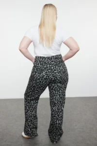 Trendyol Curve Anthracite High Waist Leopard Patterned Straight Fit plus size jeans - Image 5
