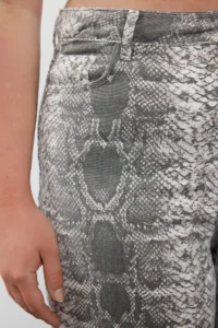Trendyol Curve Gray High Waist animals Patterned Straight Fit plus size jeans - Image 4