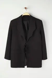 Trendyol Curve Black Fastening and Collar Detailed Regular Pattern Plus Size Weaving Jacket - Image 5