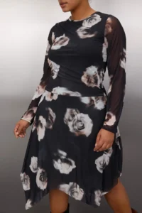 Trendyol Curve Black flower patterned Tulle Knitting Plus Size Dress - Image 3