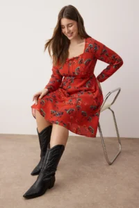 Trendyol Curve Burgundy Heart Yaka Floral Short Weaving Plus Size Dress - Image 2