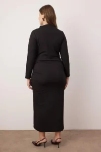 Trendyol Curve Black Slit Detailed Crepe Knitting Plus Size Dress - Image 4
