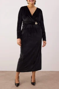 Trendyol Curve Black Accessory Detailed Velvet Knitting Plus Size Dress - Image 3